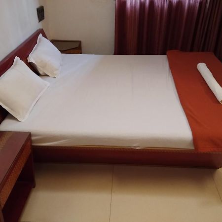 Agrawal Bhavan Budget Stay Only For Indians มุมไบ ภายนอก รูปภาพ