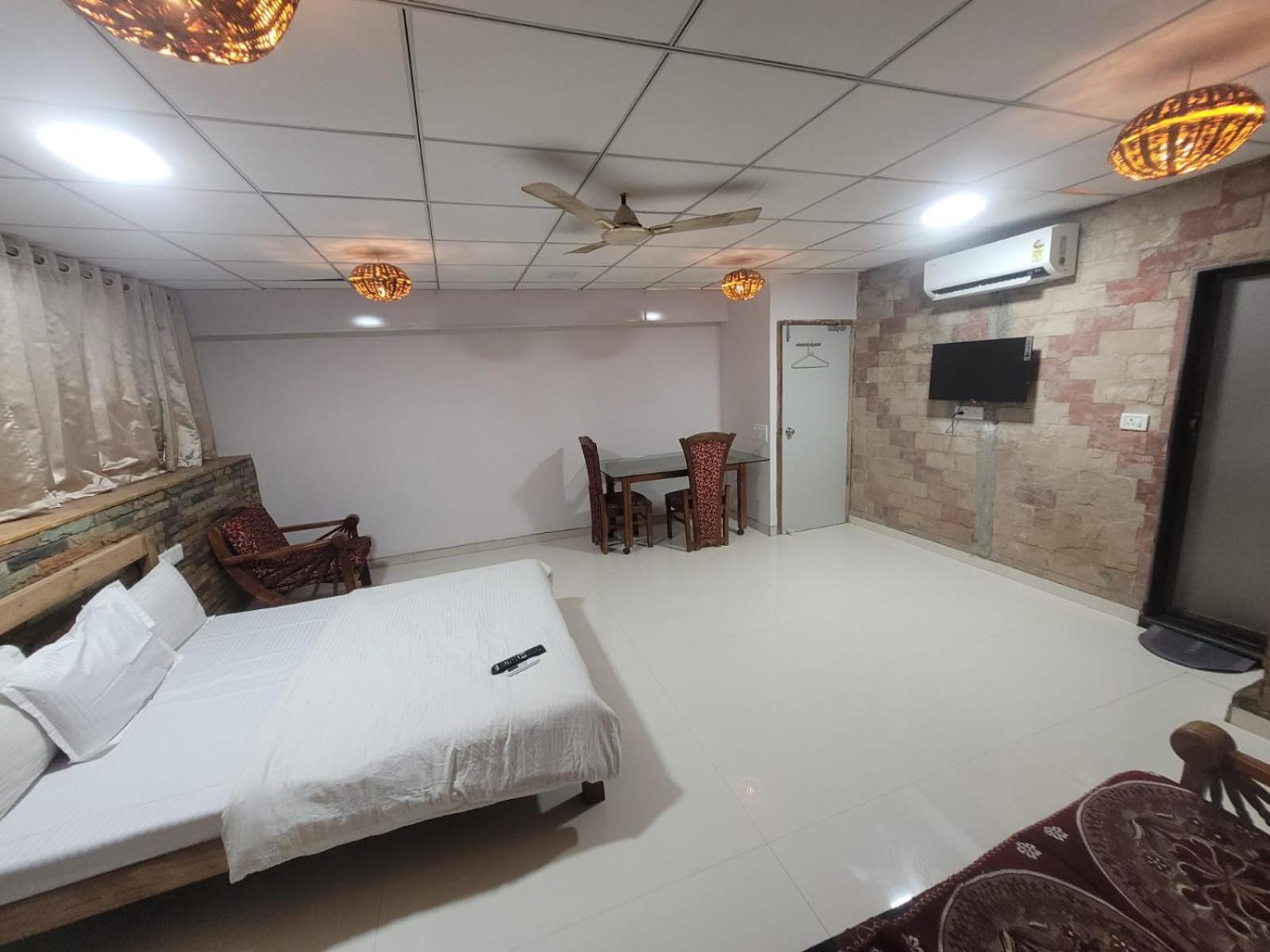 Agrawal Bhavan Budget Stay Only For Indians มุมไบ ภายนอก รูปภาพ